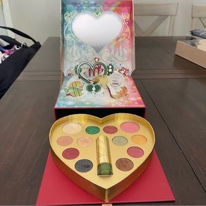 PUR x Dr. Seuss’ The Grinch Makeup Box Set